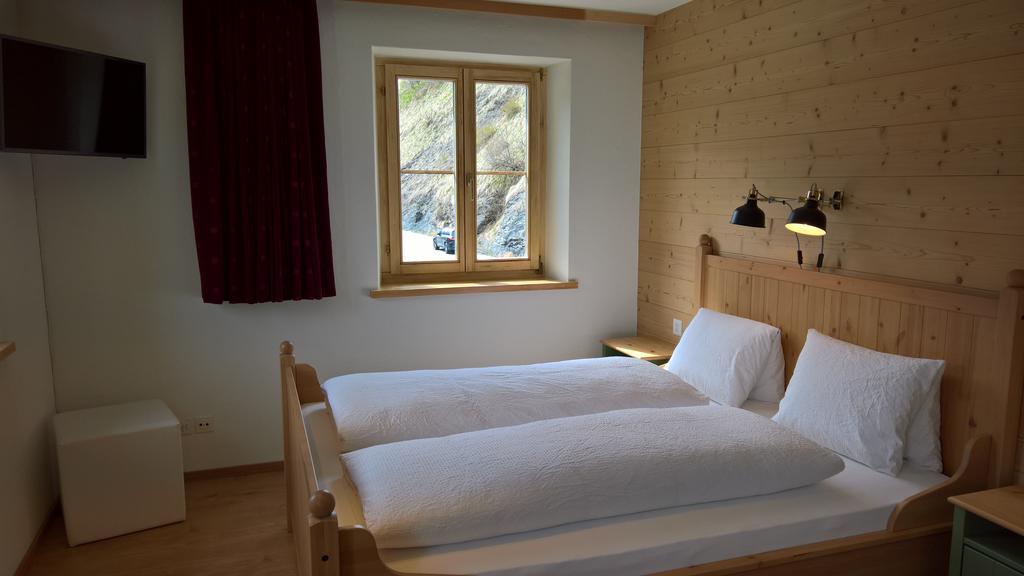 B&B Chasa Arfusch Ardez Buitenkant foto