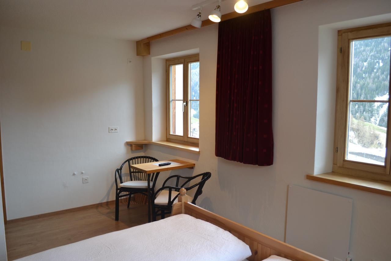 B&B Chasa Arfusch Ardez Buitenkant foto